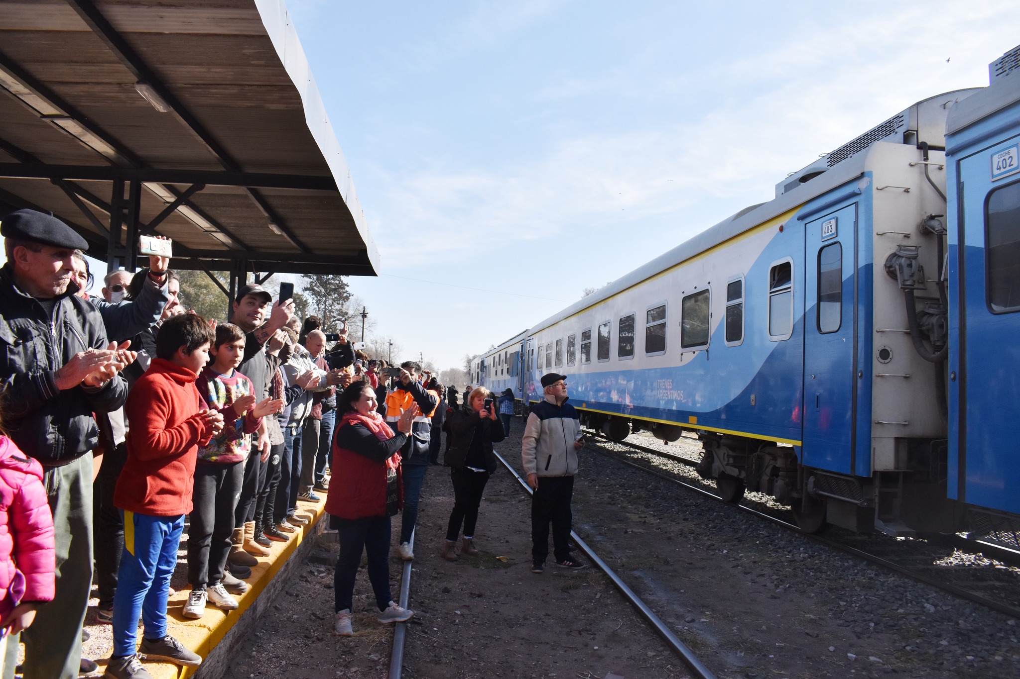 Un sueño hecho realidad: el tren de pasajeros vuelve a unir Retiro con San Luis, parando en Mackenna