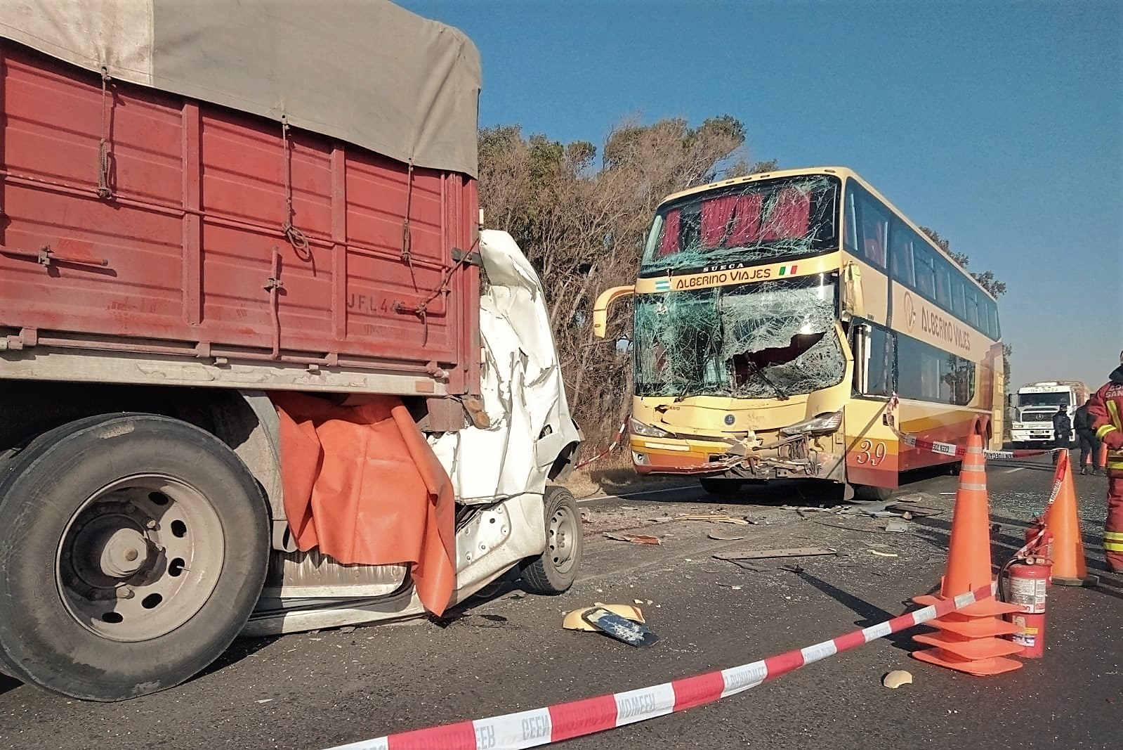 Una persona de Mackenna falleció en una triple colisión