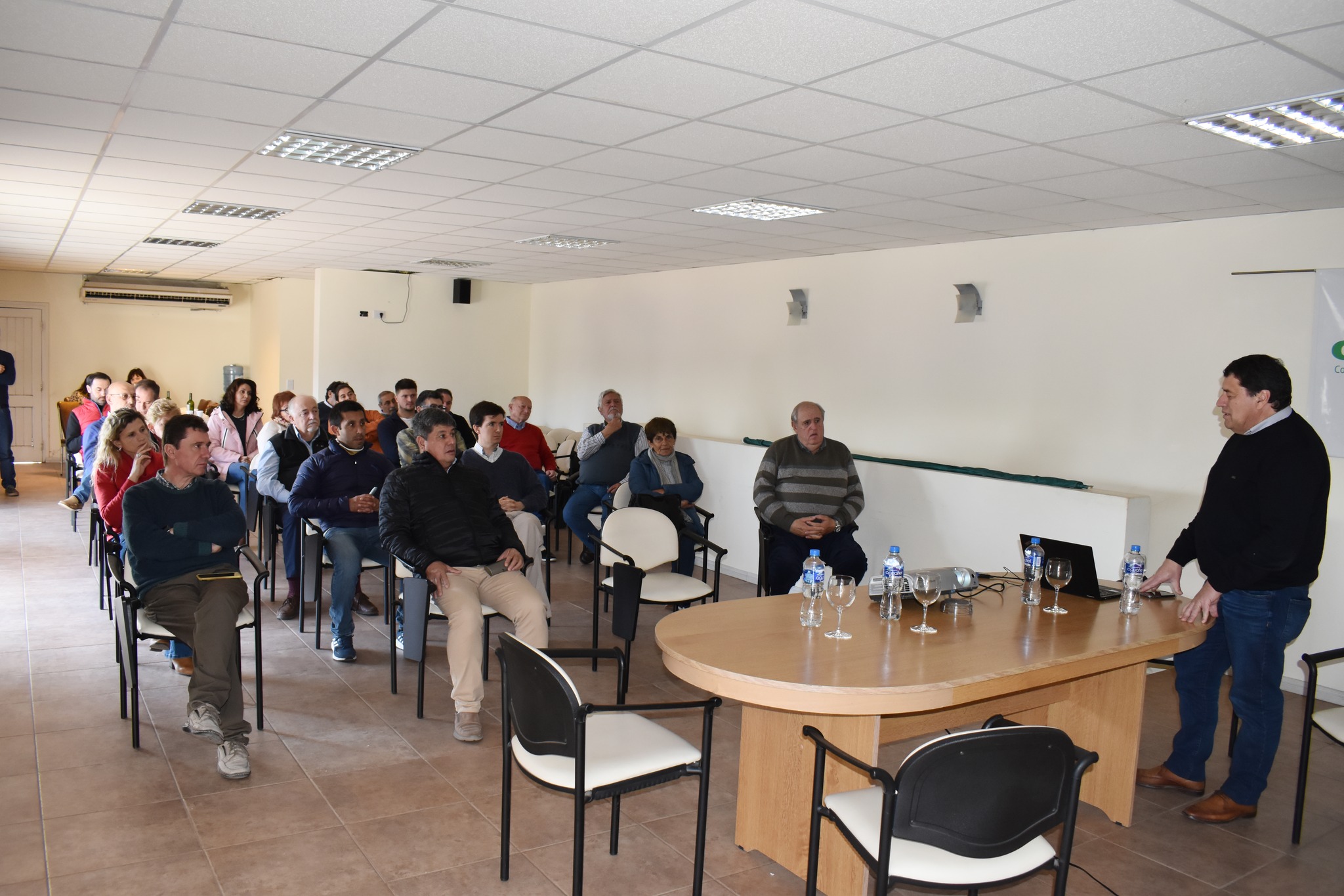 El diputado nacional Hugo Romero visitó Vicuña Mackenna