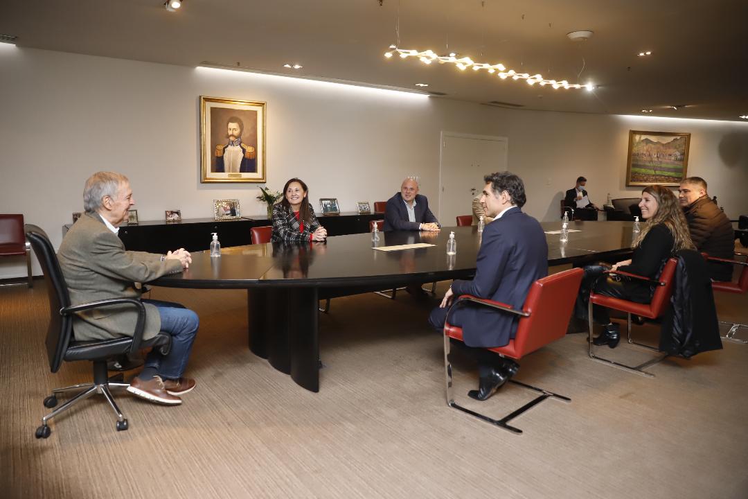 Schiaretti recibió a representantes de Amazon Web Services
