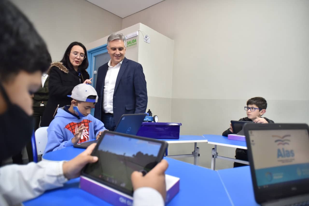 En las escuelas municipales de la ciudad de Córdoba se enseña Robótica, Programación e Inglés