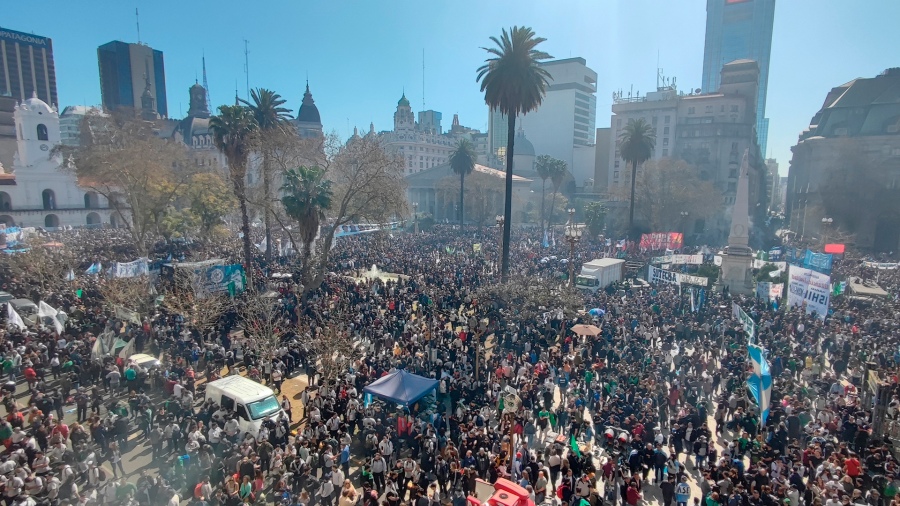 Atentado contra Cristina: Multitudinaria marcha a Plaza de Mayo y llamado a la unidad nacional