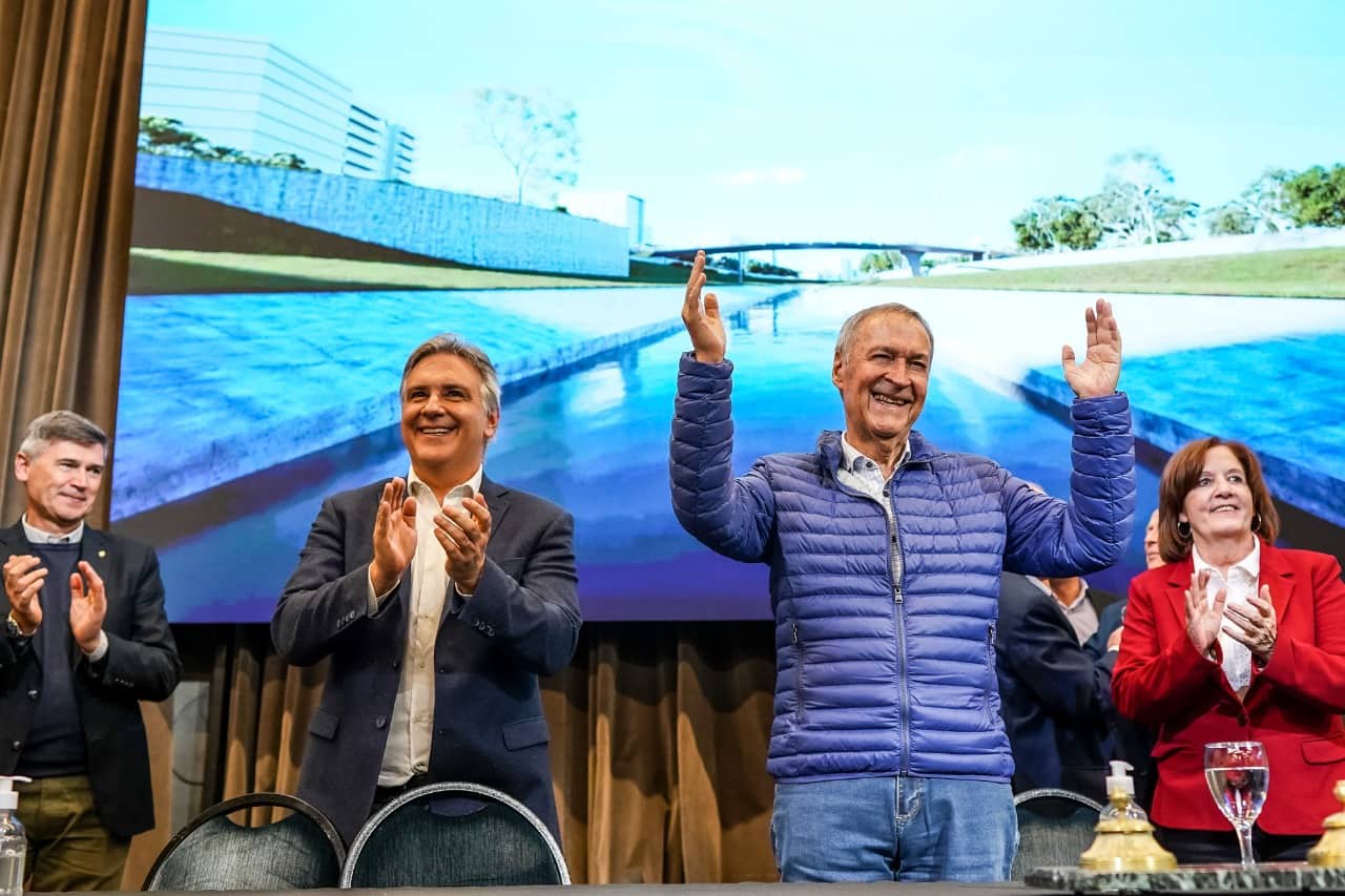 Schiaretti y Llaryora anunciaron la construcción de un nuevo y moderno puente peatonal sobre el Suquía