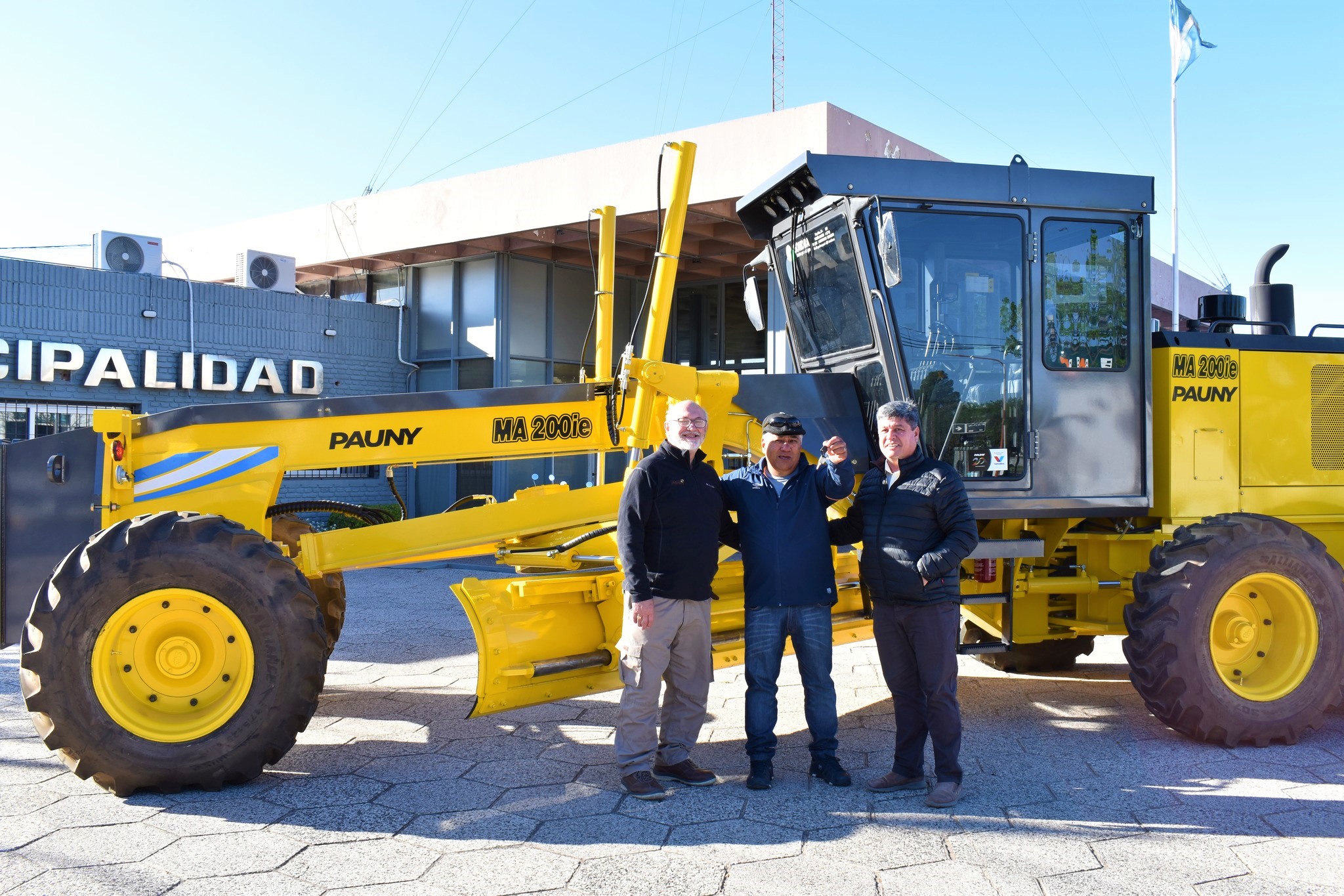La Muni de Mackenna compró una motoniveladora 0 km