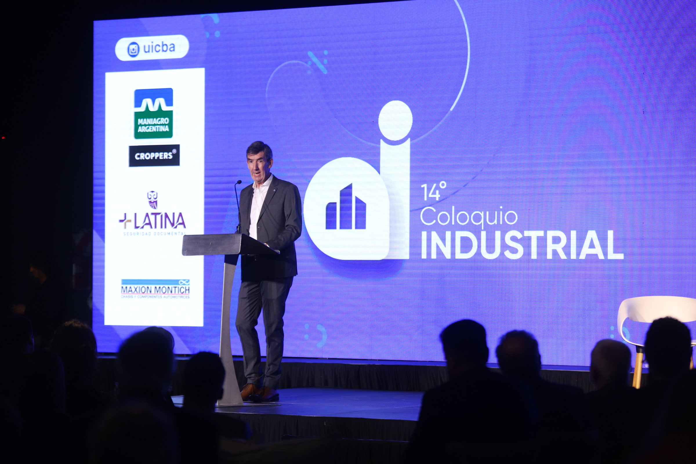 Schiaretti anunció en el coloquio de la UIC un nuevo programa de empleo para Pymes