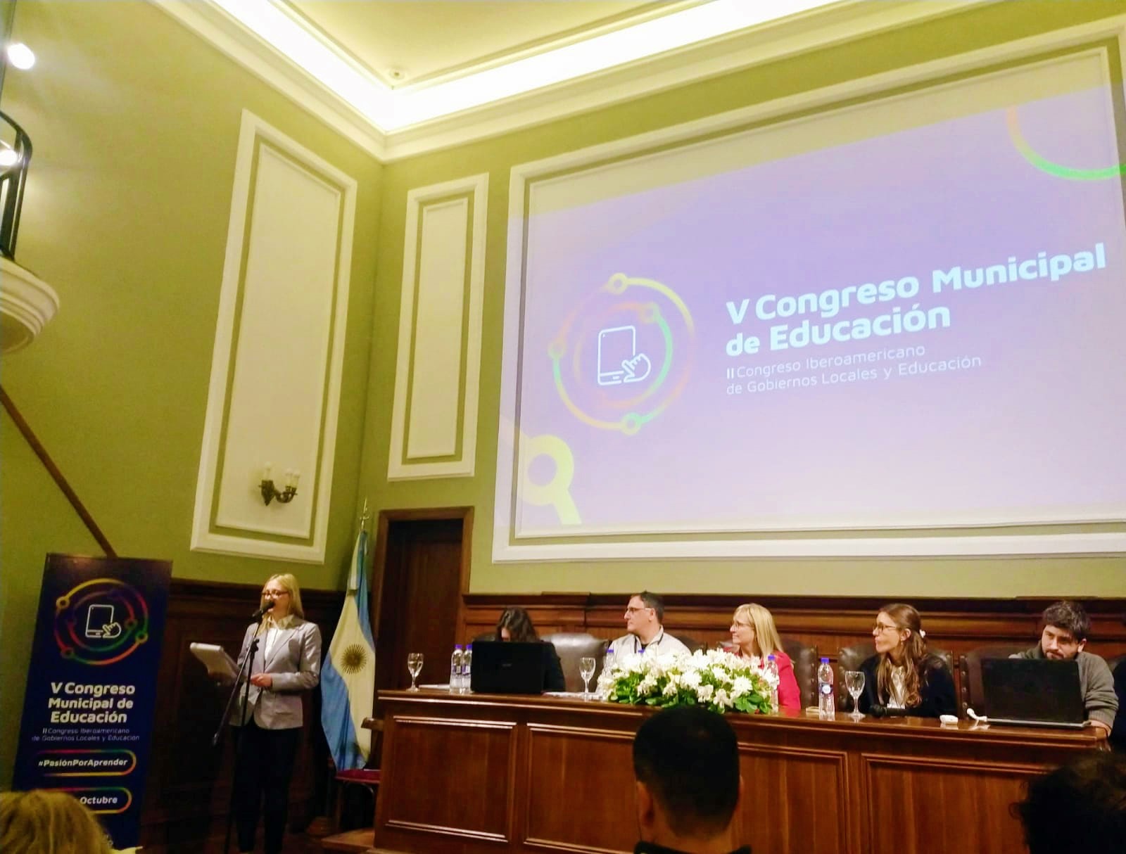 Mackenna estuvo presente en el Quinto Congreso Municipal de Educación
