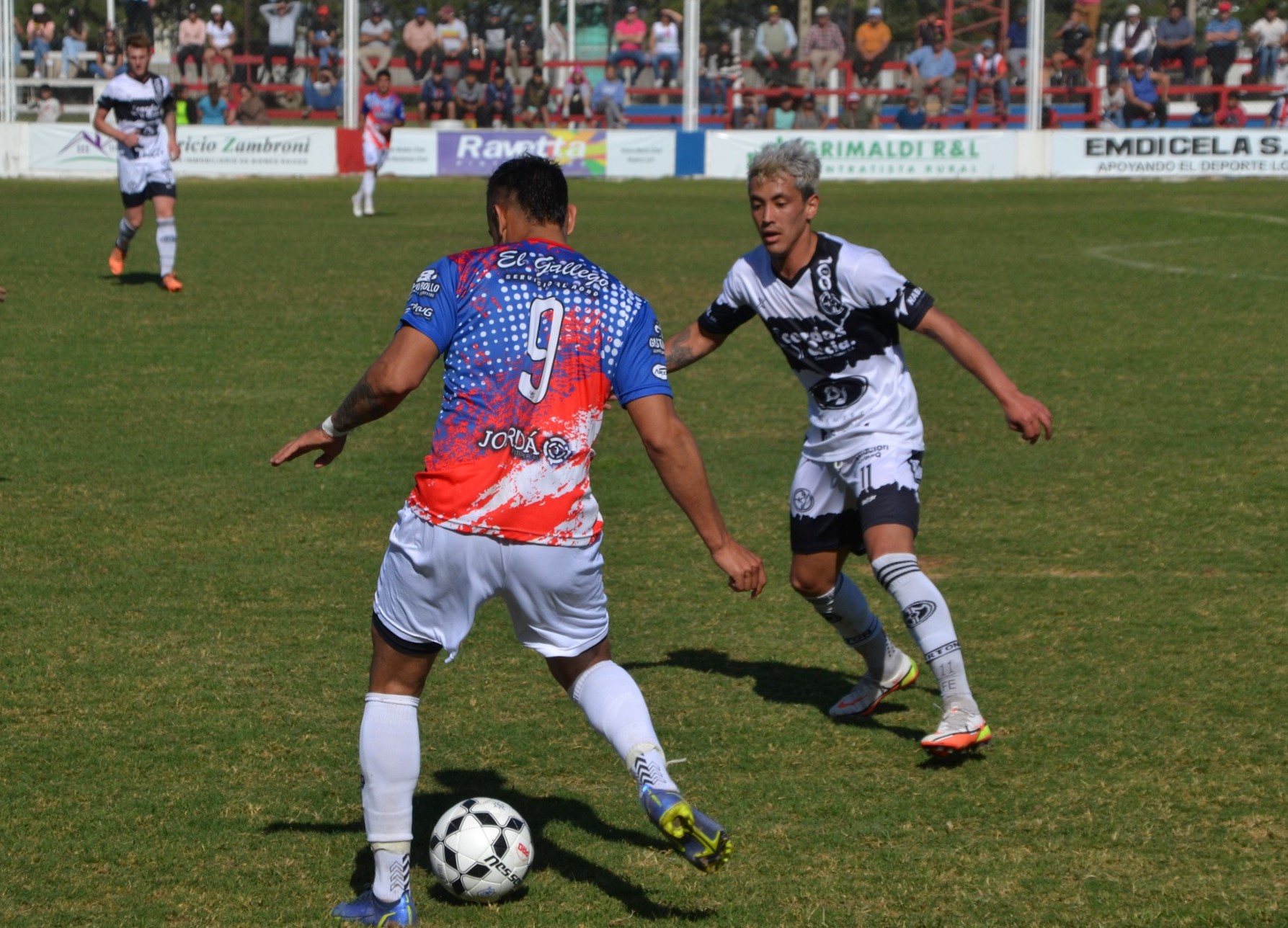 Belgrano y Everton empataron en un partido clave