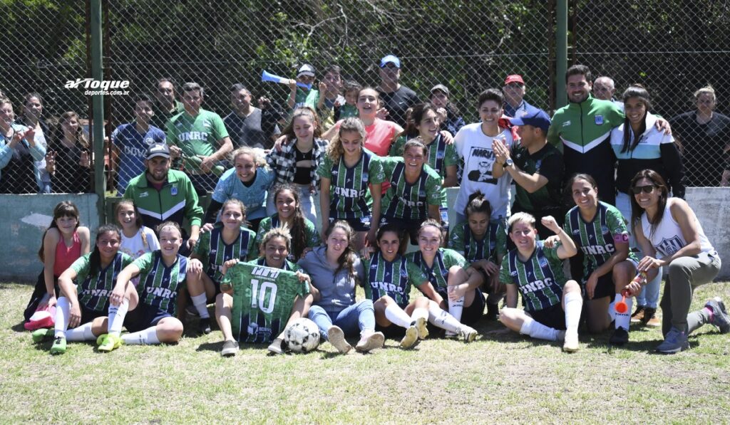 Universidad goleó a San Martín y jugará la final con Atenas