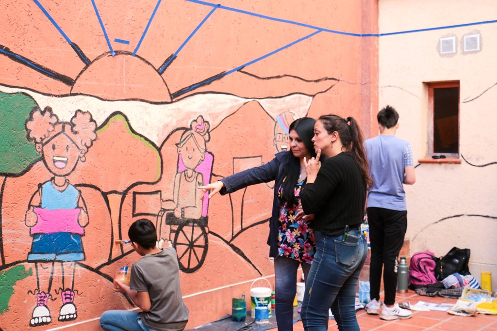 Río Cuarto: Niñas, niños y jóvenes participaron de una muraleada en la delegación de SeNAF