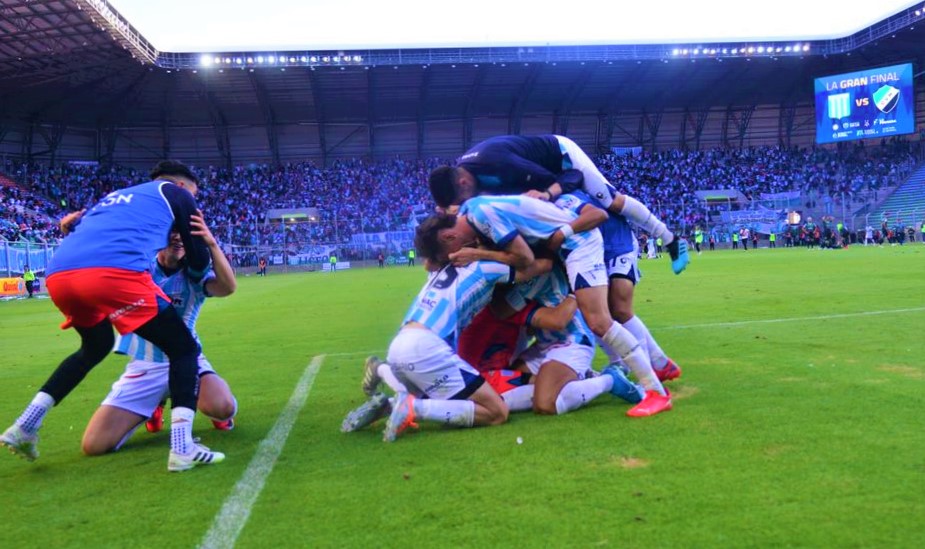 Racing de Córdoba se consagró Campeón del Federal A y ascendió a la Primera Nacional