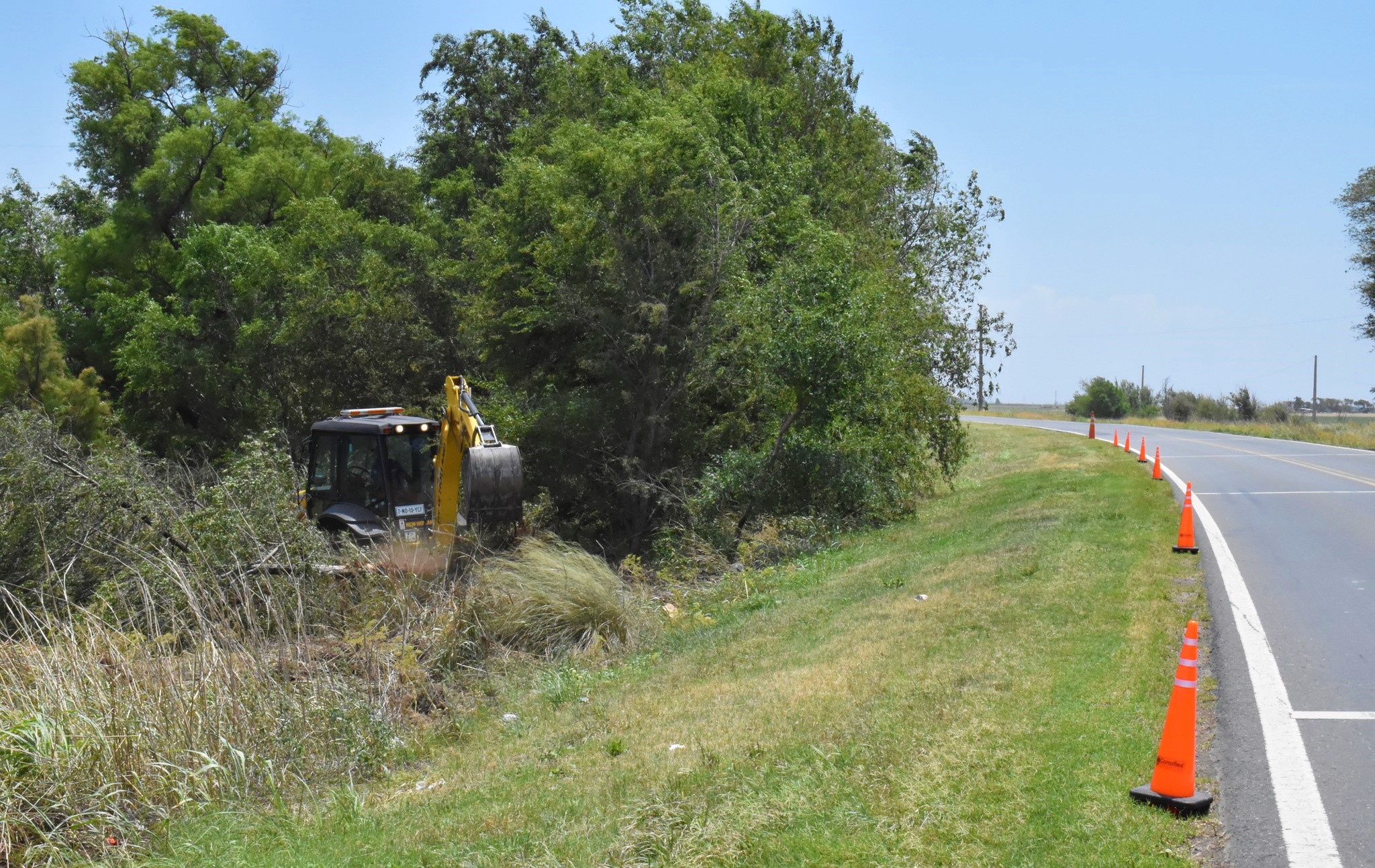 Limpieza a la vera de la Ruta Nacional N° 35