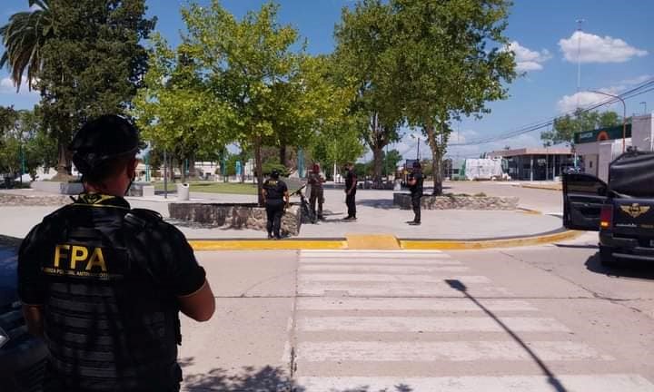 Mackenna: Detienen a un individuo que vendía drogas en la Plaza Sarmiento
