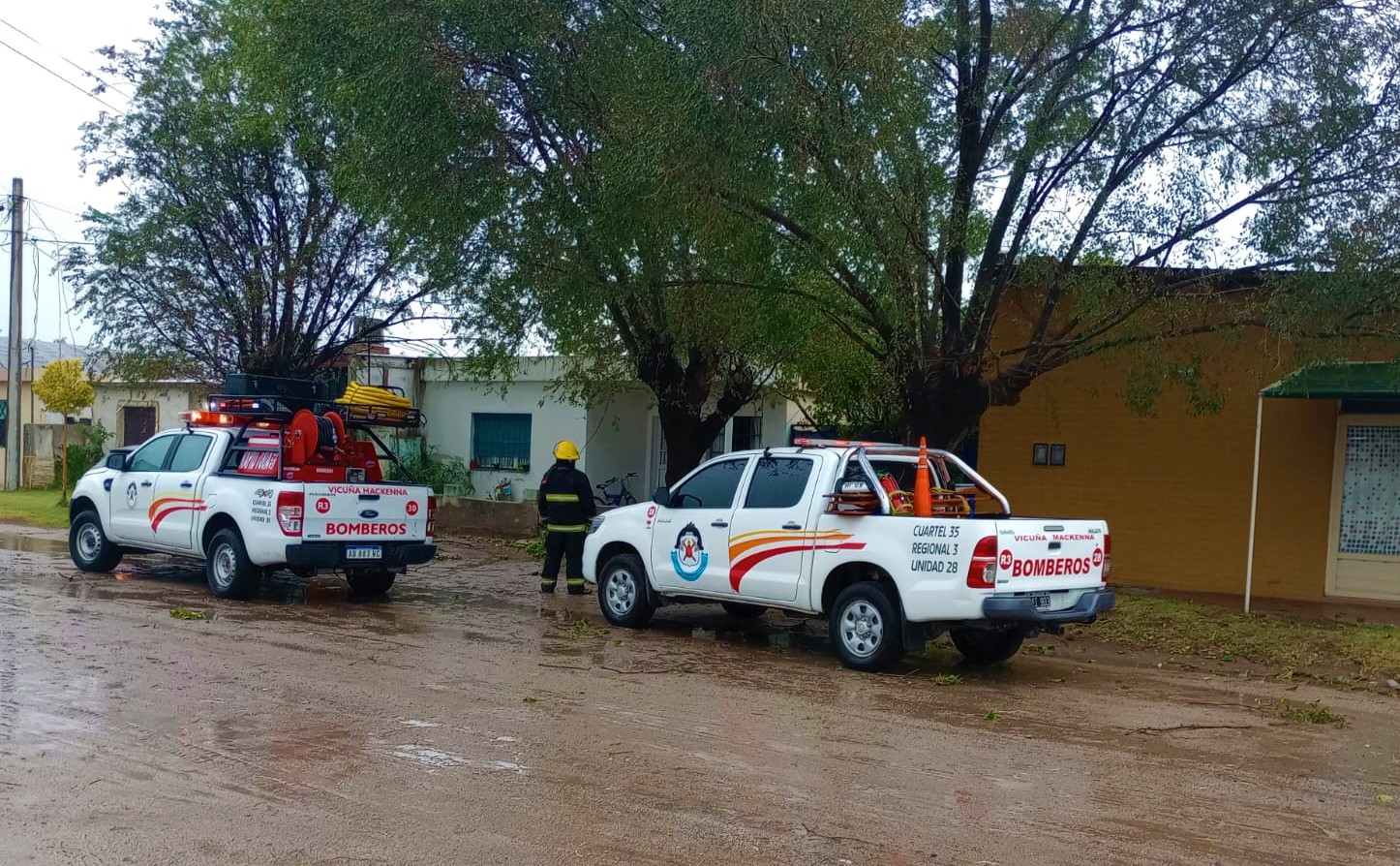 En Mackenna la tormenta provocó voladuras de techos, caída de árboles y columnas