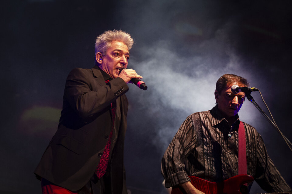 Virus brindó un show alucinante y pleno de nostalgia en el Luna Park