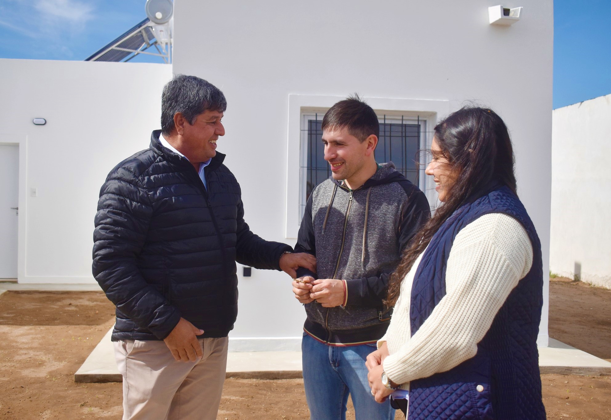 El intendente Casari realizó la entrega de la primera vivienda del Programa Semilla