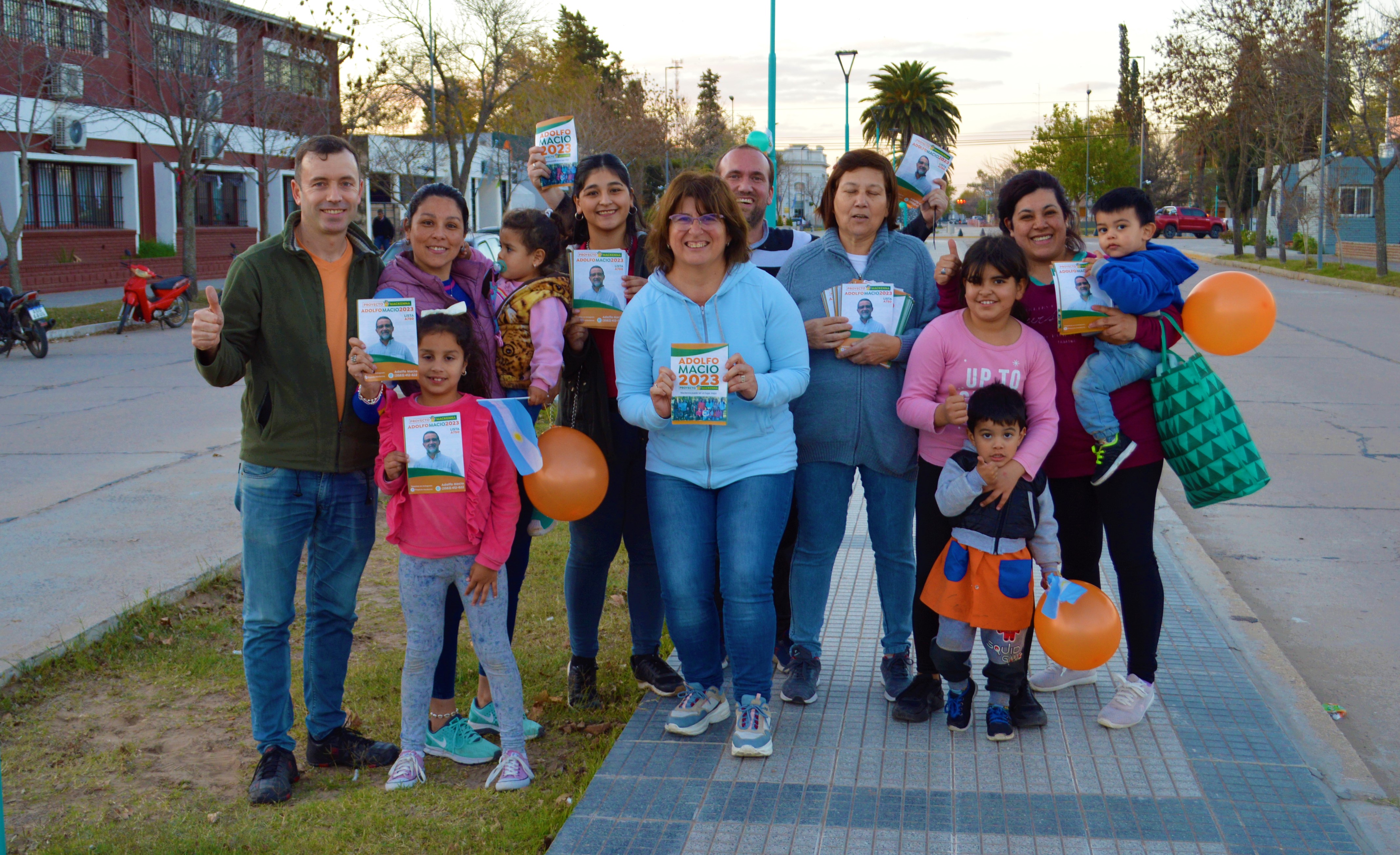 Elecciones Municipales 2023: Proyecto Mackenna cerró la campaña repartiendo panfletos