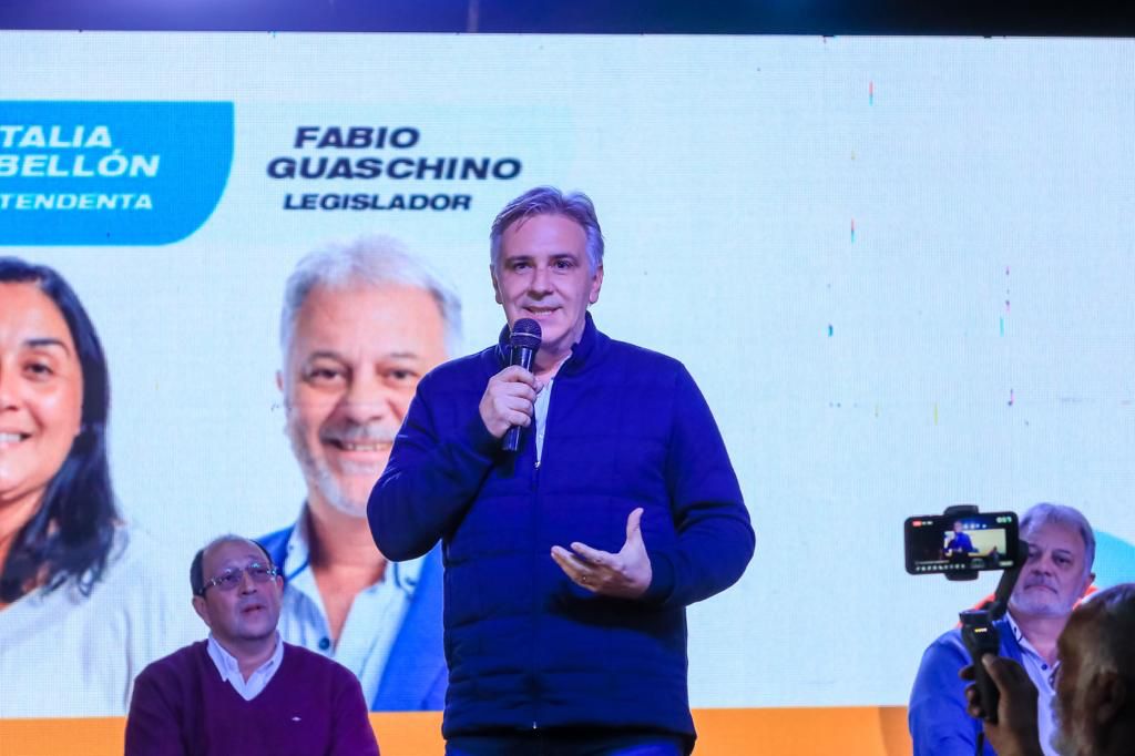 En La Carlota, Llaryora dijo que trabajará para que Córdoba llegue a tener 100 parques industriales