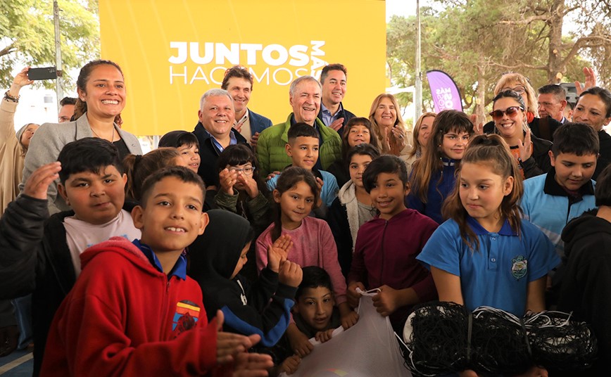 Schiaretti inauguró un polideportivo en Arroyito y anunció nuevas obras