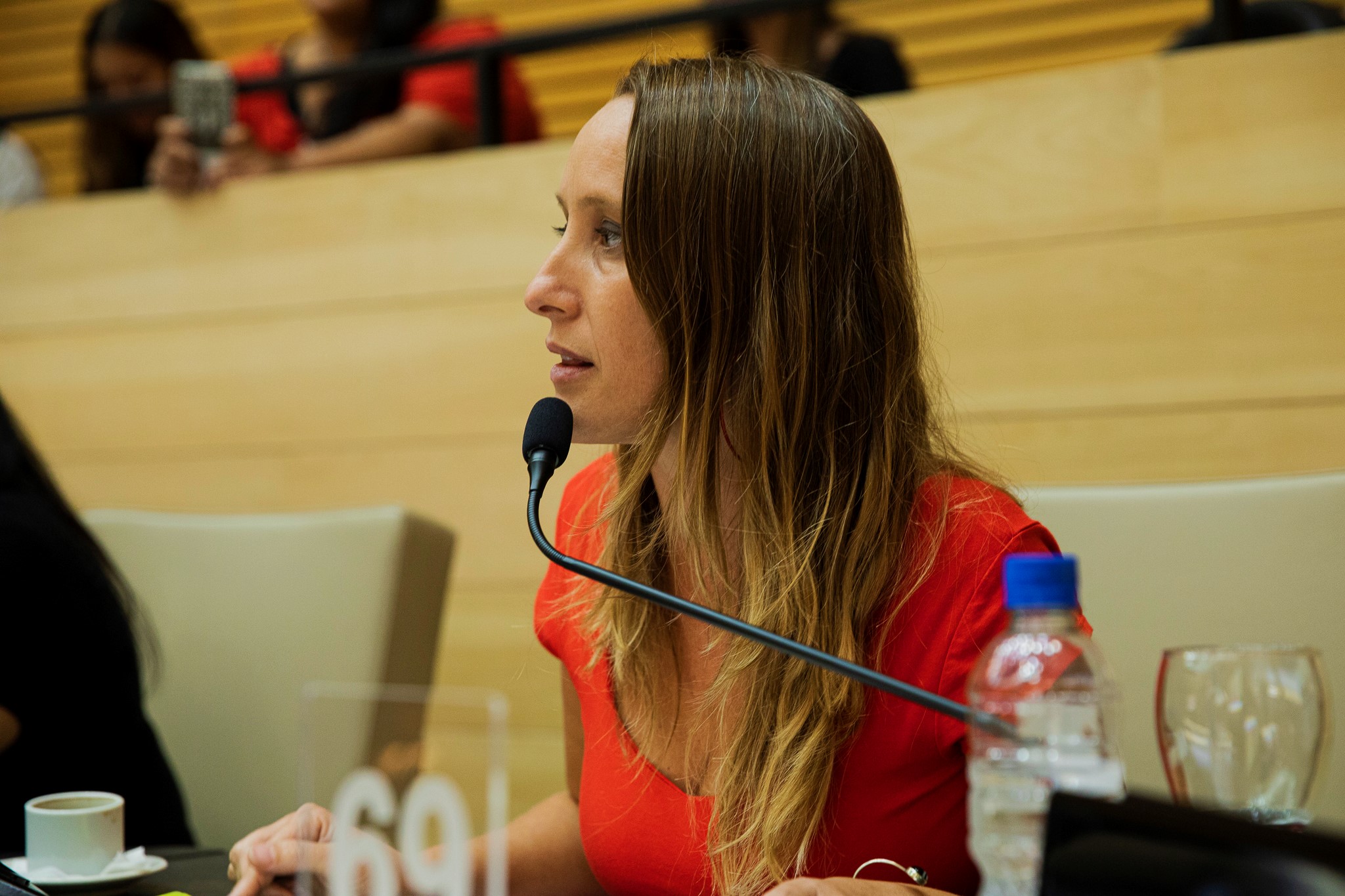 Luciana Echevarría: La abstención no castiga, la izquierda sí