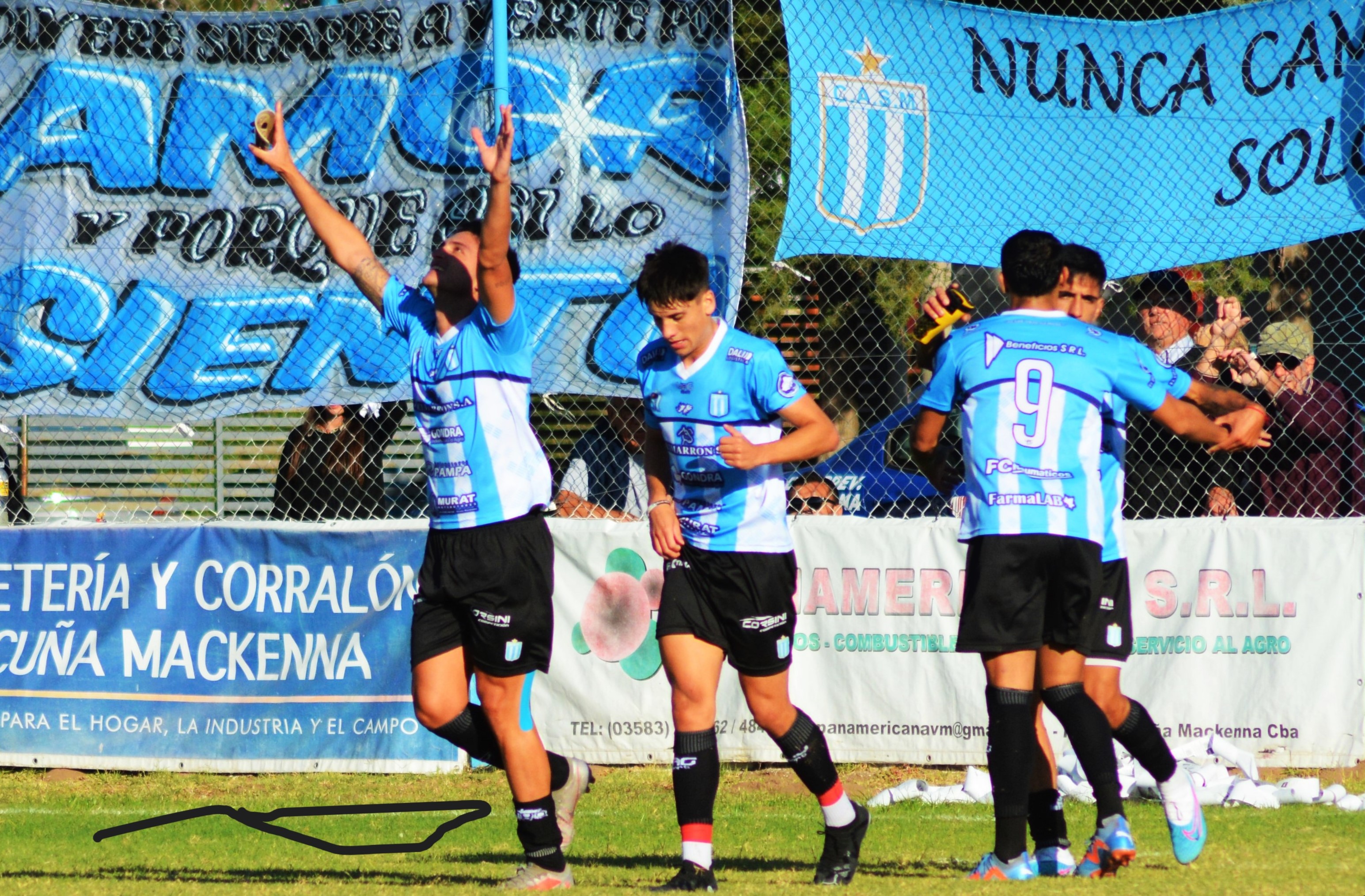 Con goles de Bellucci y Pérez, el Santo de Mackenna volvió a la victoria
