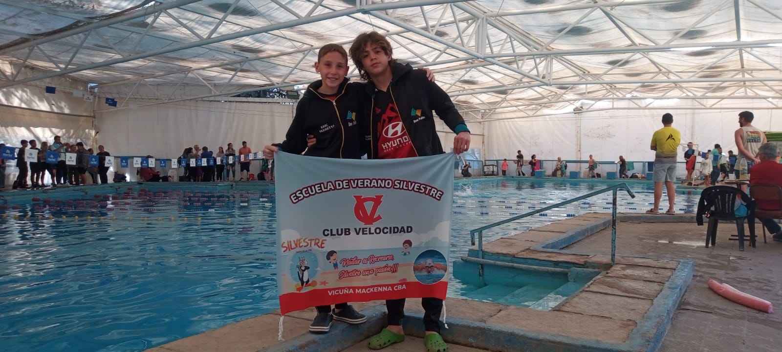 Dos jovencitos nadadores del Club Velocidad lograron buenos resultados en Mendoza