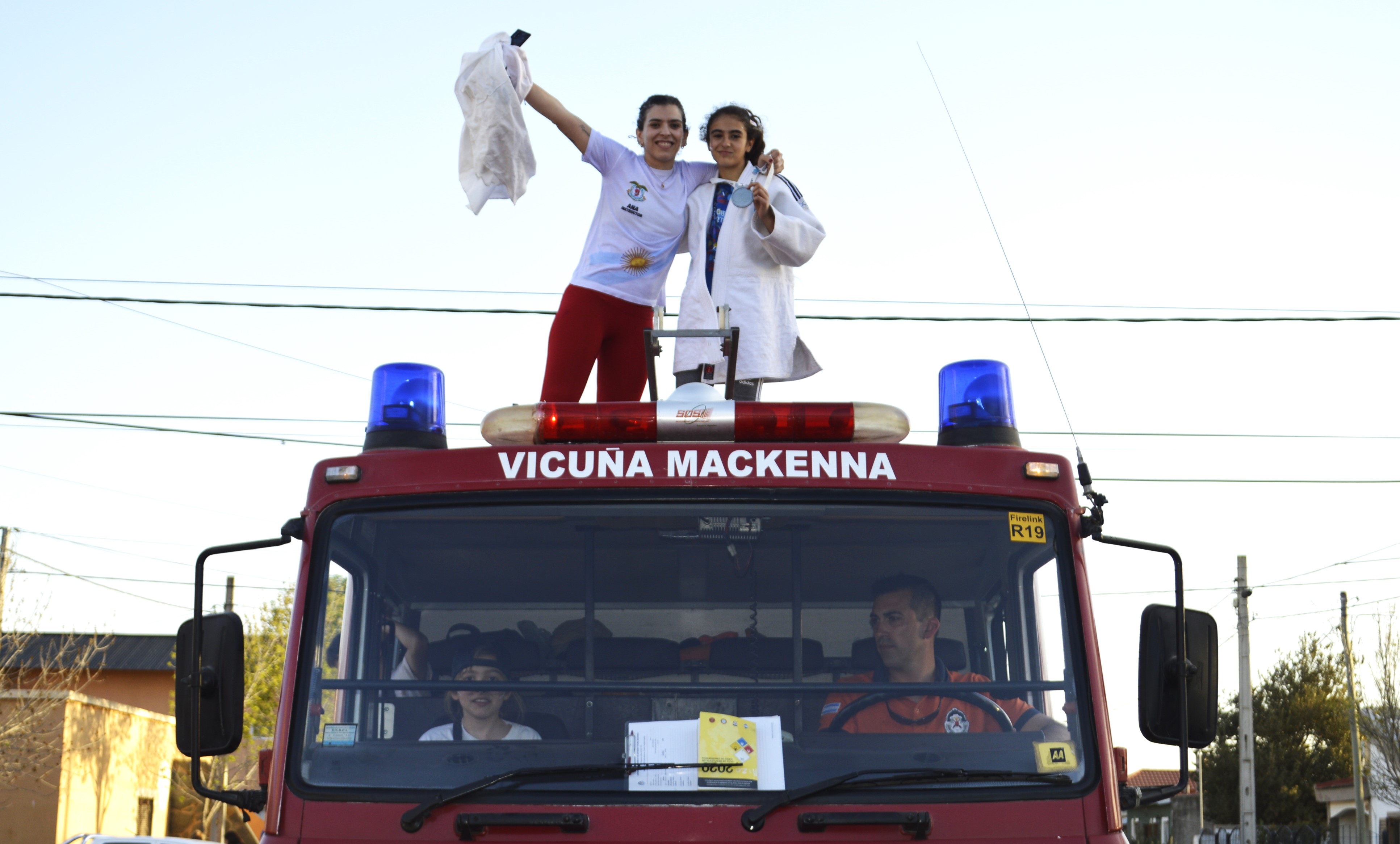 JUEGOS EVITA: Margarita volvió a Mackenna con su medalla de Plata y recorrió las calles festejando con su gente