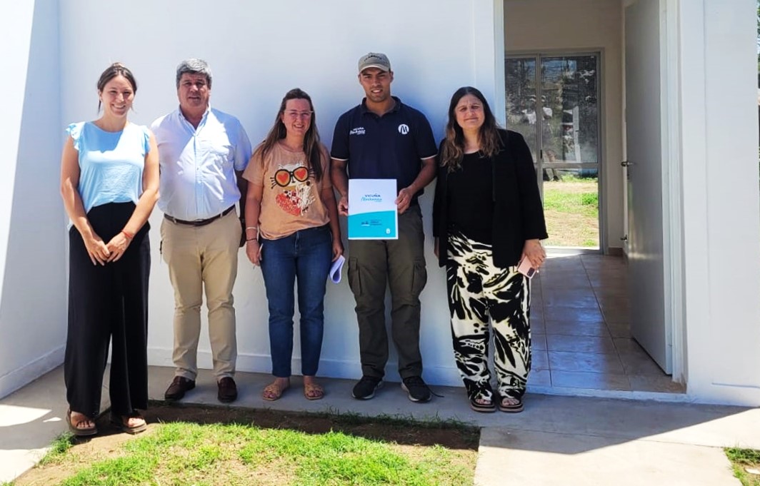 La Muni de Mackenna realizó la entrega de una nueva vivienda del Programa Semilla