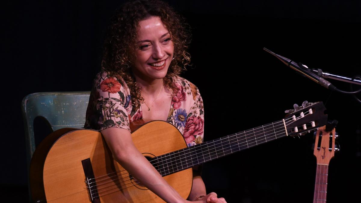 Cuando la música no agrede: la cantora Luna Monti presentó su nuevo proyecto