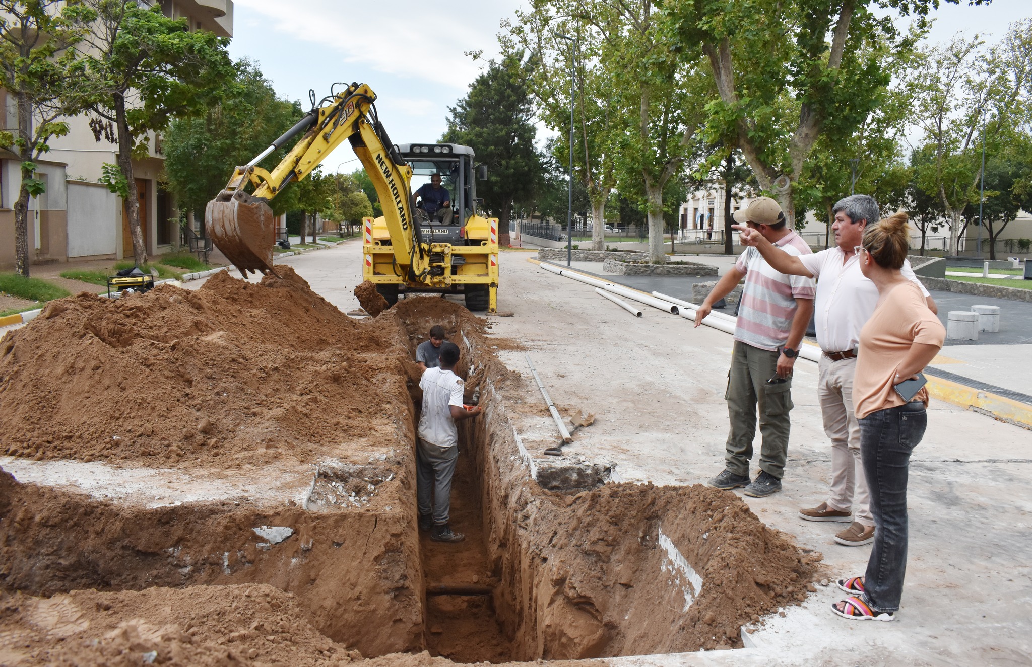 A ritmo sostenido continúa la obra de cloacas en Barrio Centro