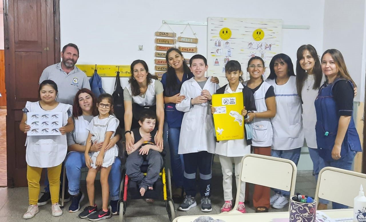 Charla sobre el virus del dengue en los colegios