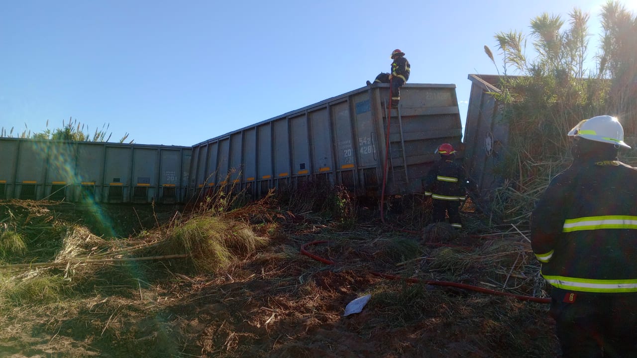 Un tren cargado con carbón descarriló en la Estación Pretot Freire