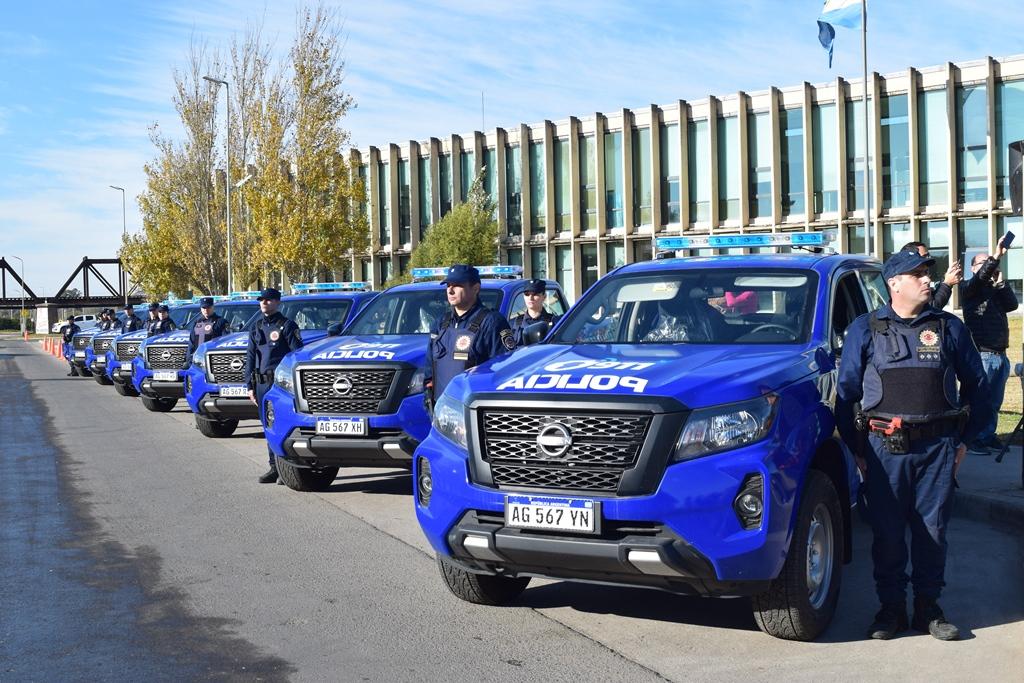 La Provincia presentó ocho móviles policiales y cadetes para patrullaje preventivo