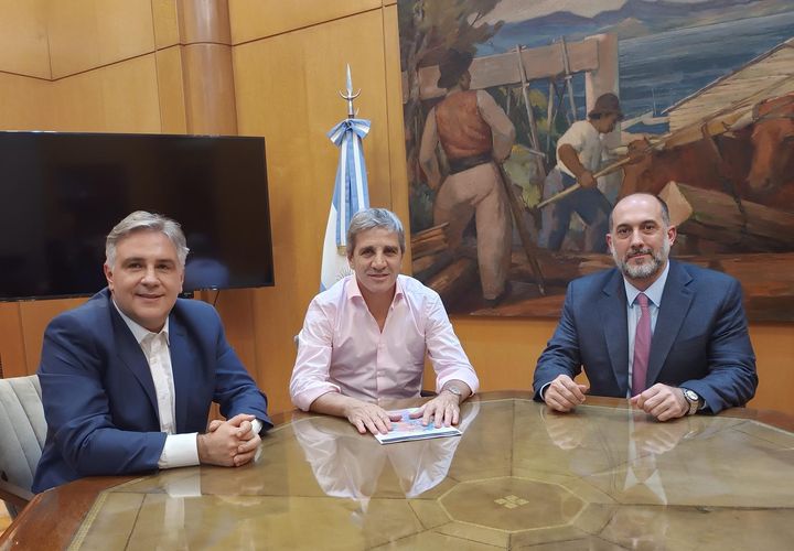 Llaryora se reunió con Caputo