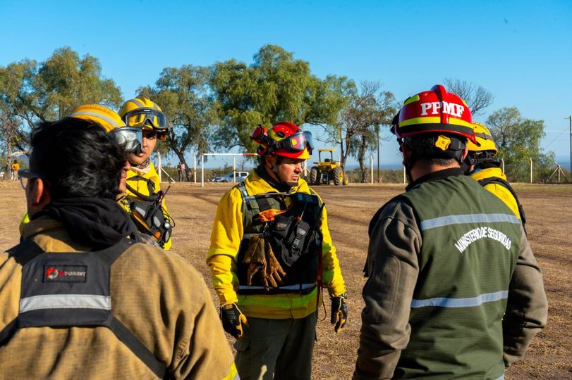 Cerro Champaquí: Llaryora sobrevoló el área afectada por el fuego