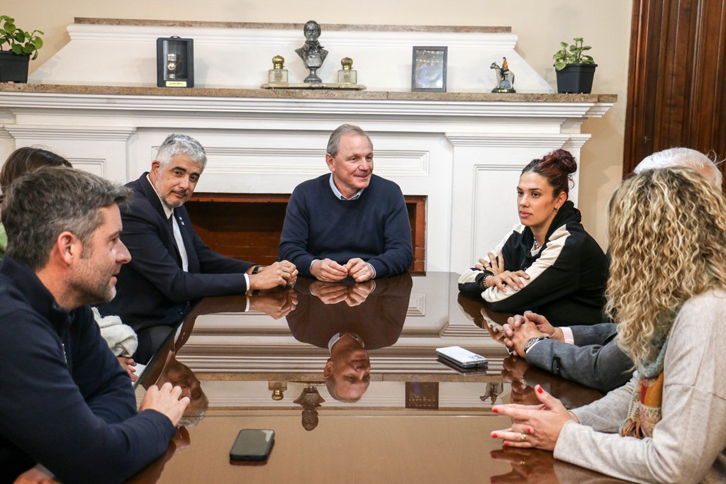 Calleri recibió junto al intendente De Rivas a la nadadora olímpica Macarena Ceballos
