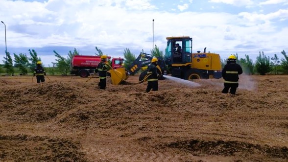 Voraz incendio de cascaras de maní en zona rural cercana a Mackenna