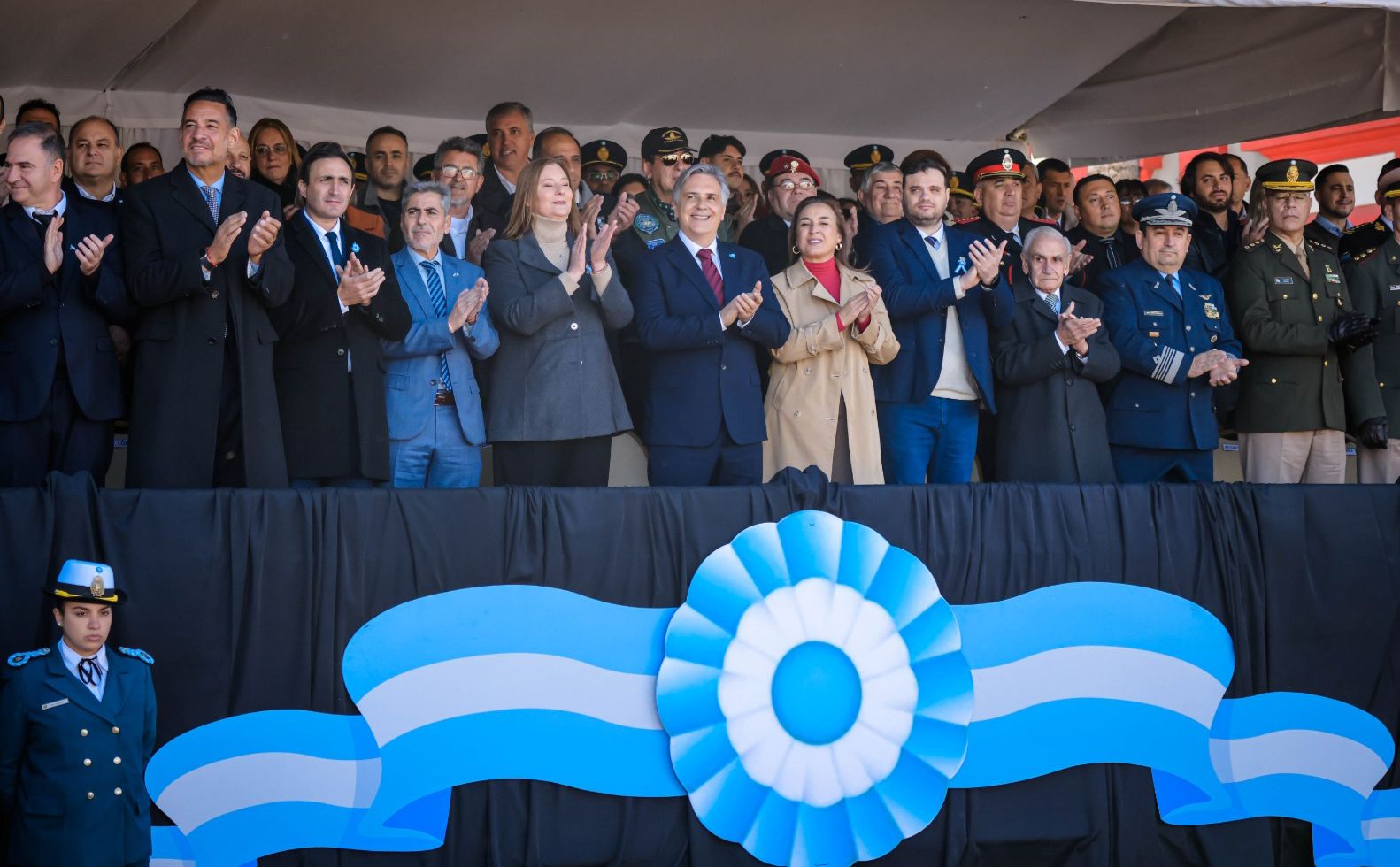 Acto oficial por el Día de la Bandera: Llaryora llamó a construir una Nación unida, que pueda consensuar acuerdos para construir futuro 