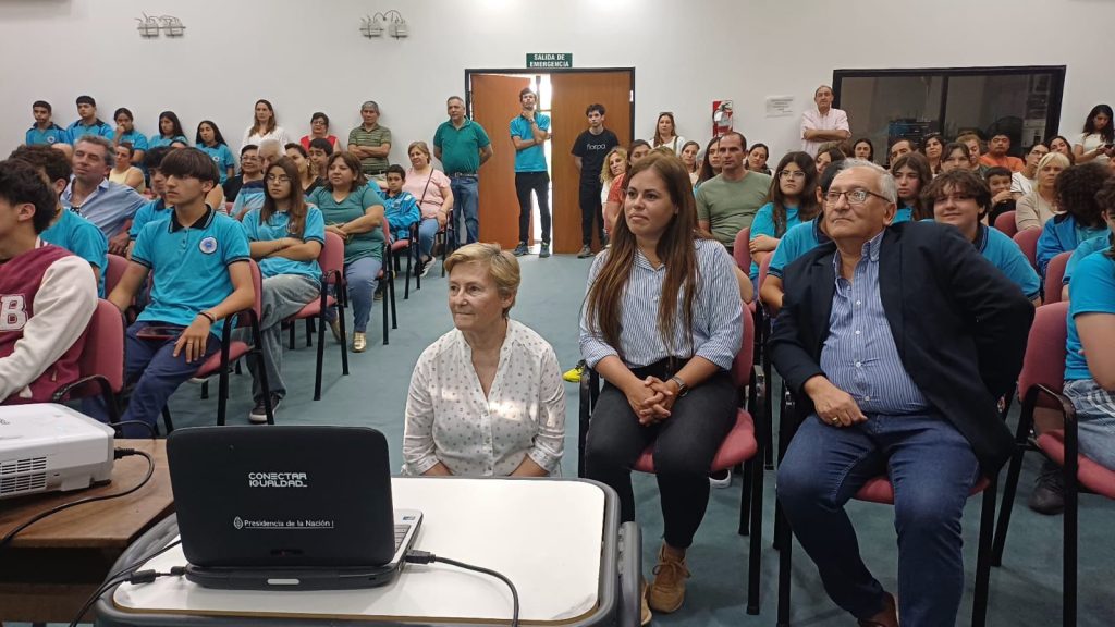 Alumnos y docentes de Huinca Renancó ya disfrutan de una nueva escuela Proa Alumnos y docentes de Huinca Renancó ya disfrutan de una nueva escuela Proa