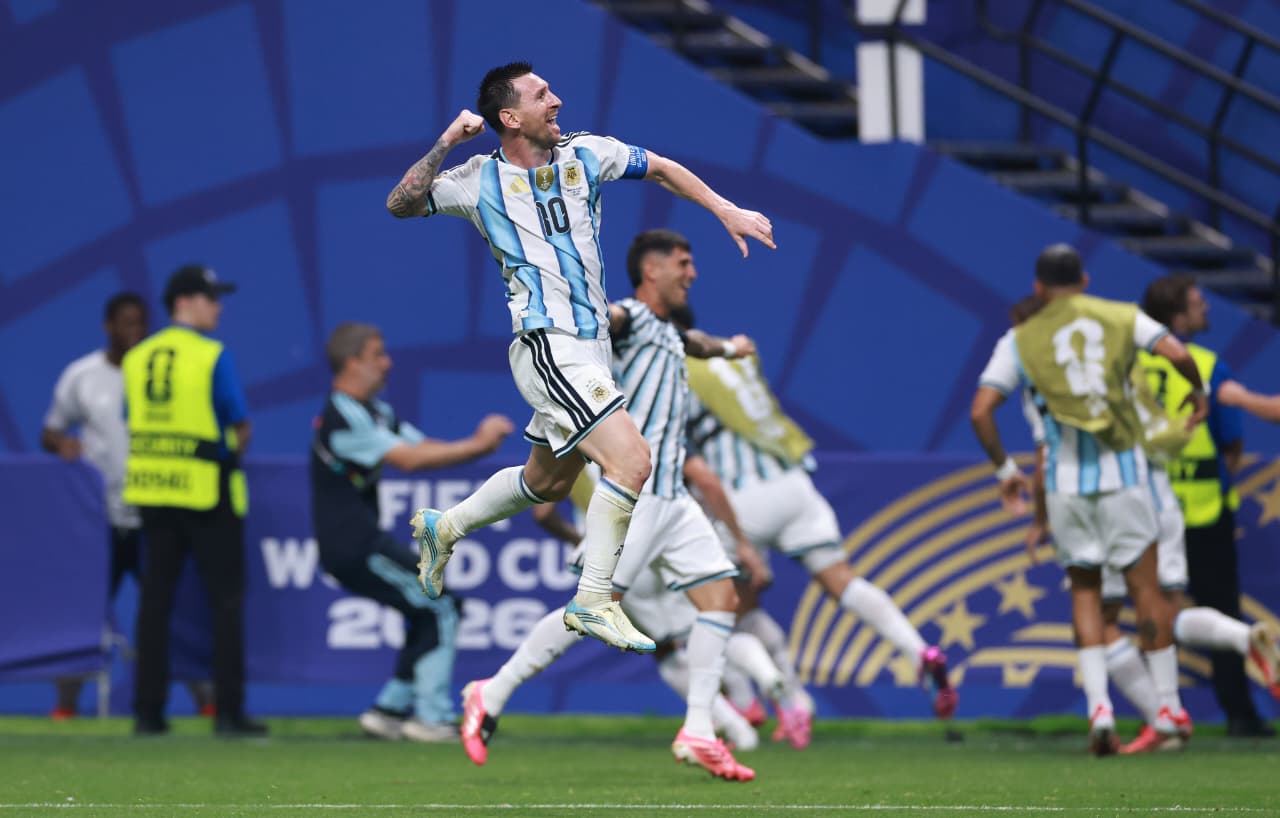 Argentina, con el corazón en la mano, en el epílogo del partido lo dio vuelta y eliminó a Egipto