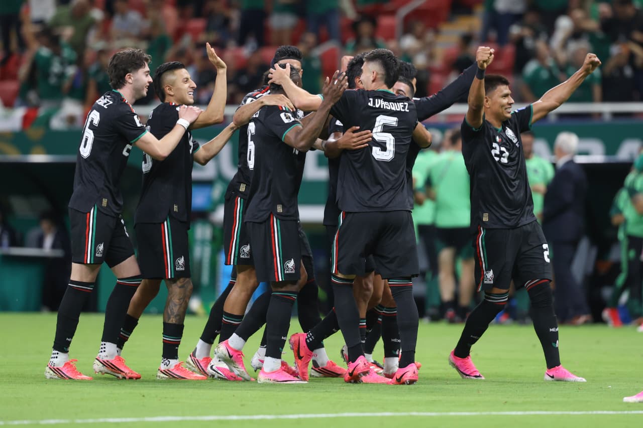 Con la ayuda del arquero rival México ganó uno a cero y clasificó a play off