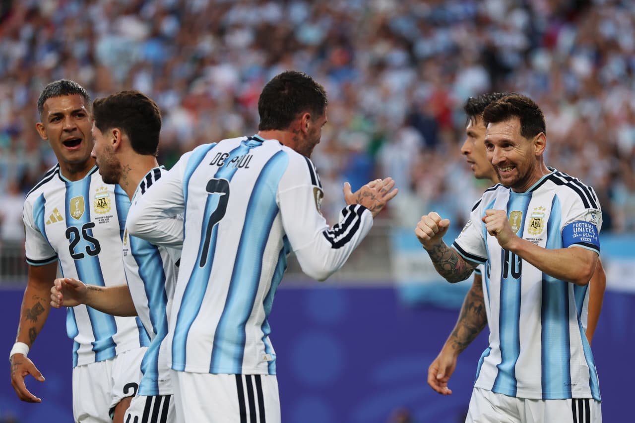Con un Messi iluminado Argentina le ganó a Argelia