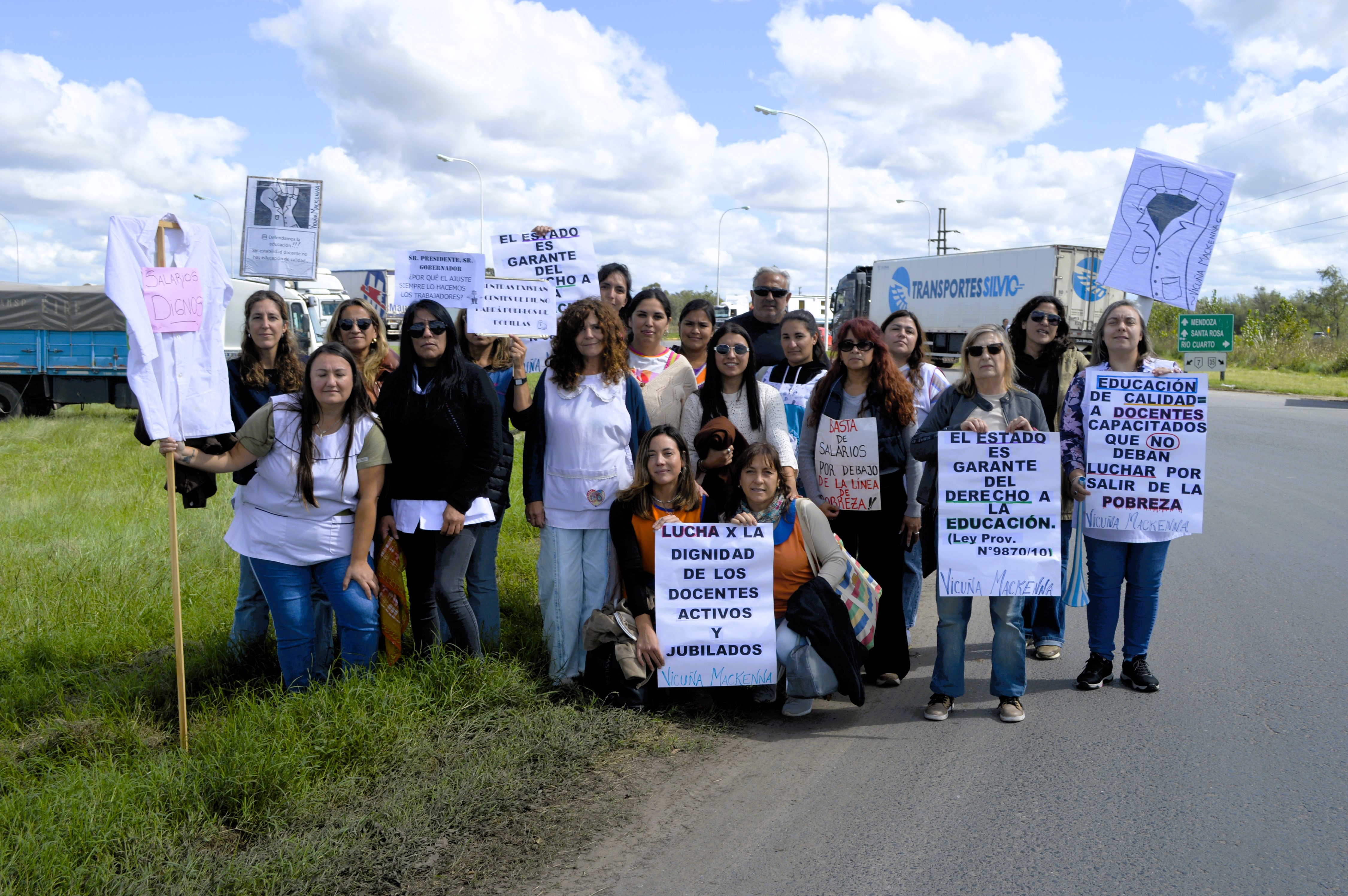 Docentes de Mackenna se manifestaron en la ruta por un salario digno
