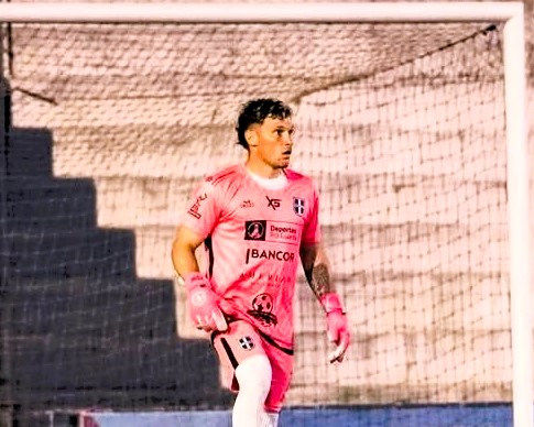 En la última jugada del partido, el arquero de Atenas Franco Pérez le arruinó la noche a San Martín