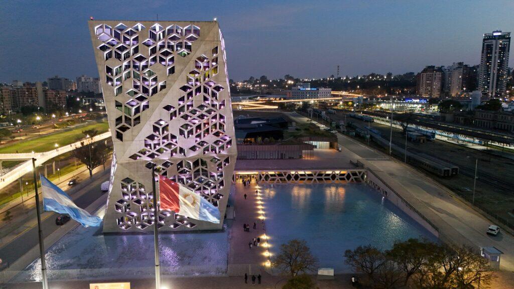 Falsas amenazas en escuelas: La Provincia cobrará los operativos a los responsables