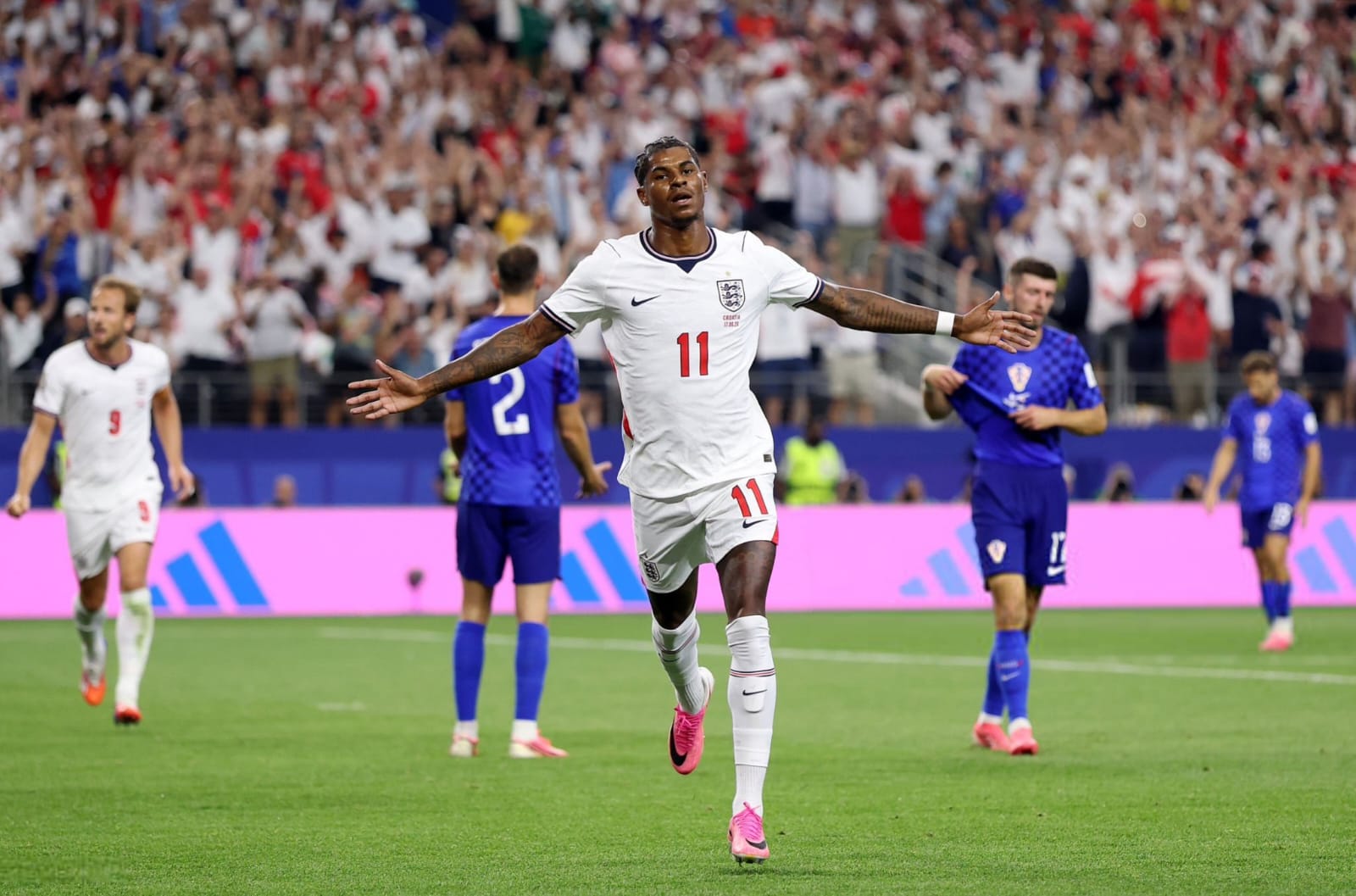 Inglaterra mostró chapa de candidato y le ganó a Croacia en un partido de alto vuelo