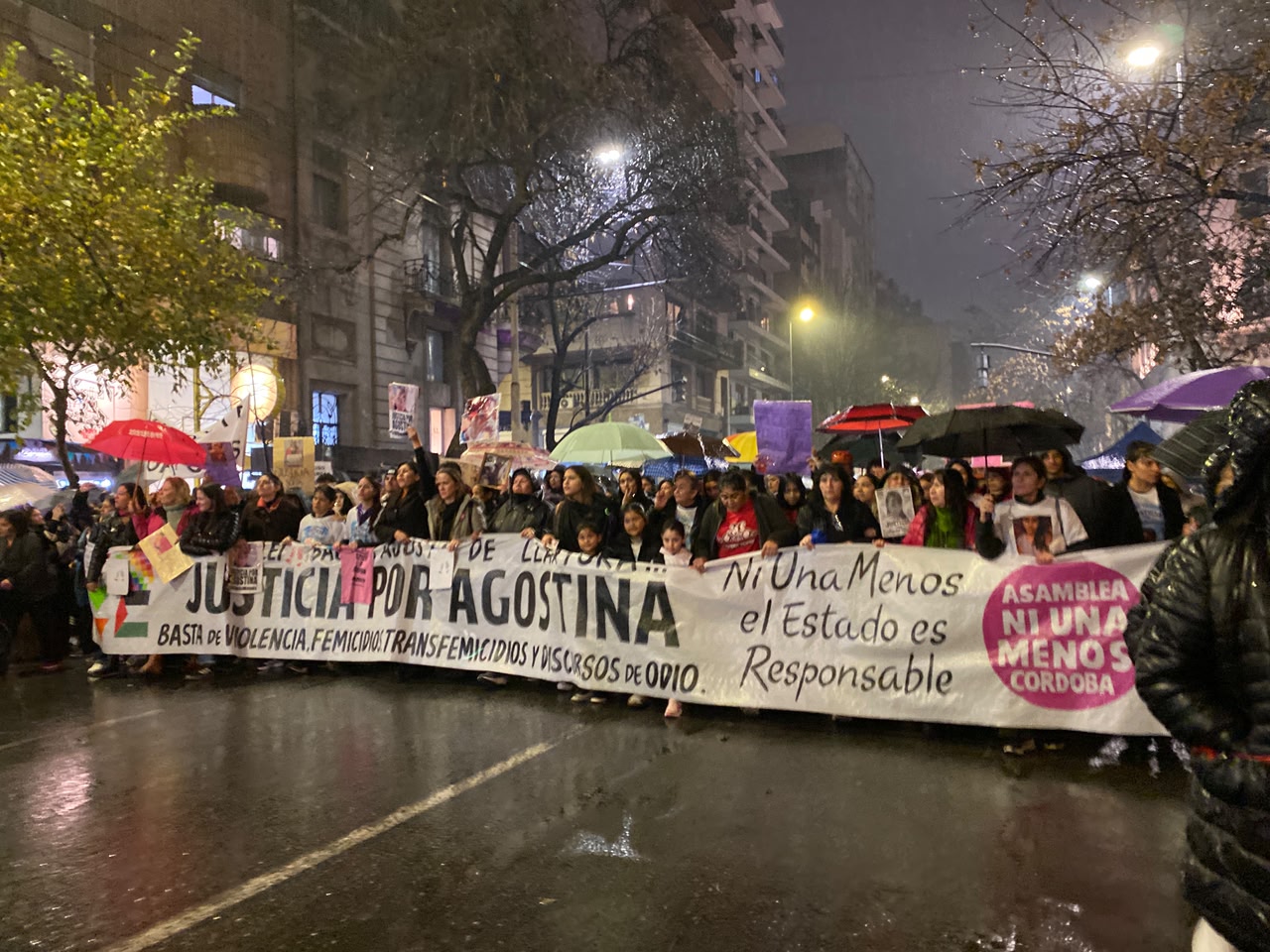 La familia de Agostina Vega encabezó la marcha de Ni Una Menos en Córdoba
