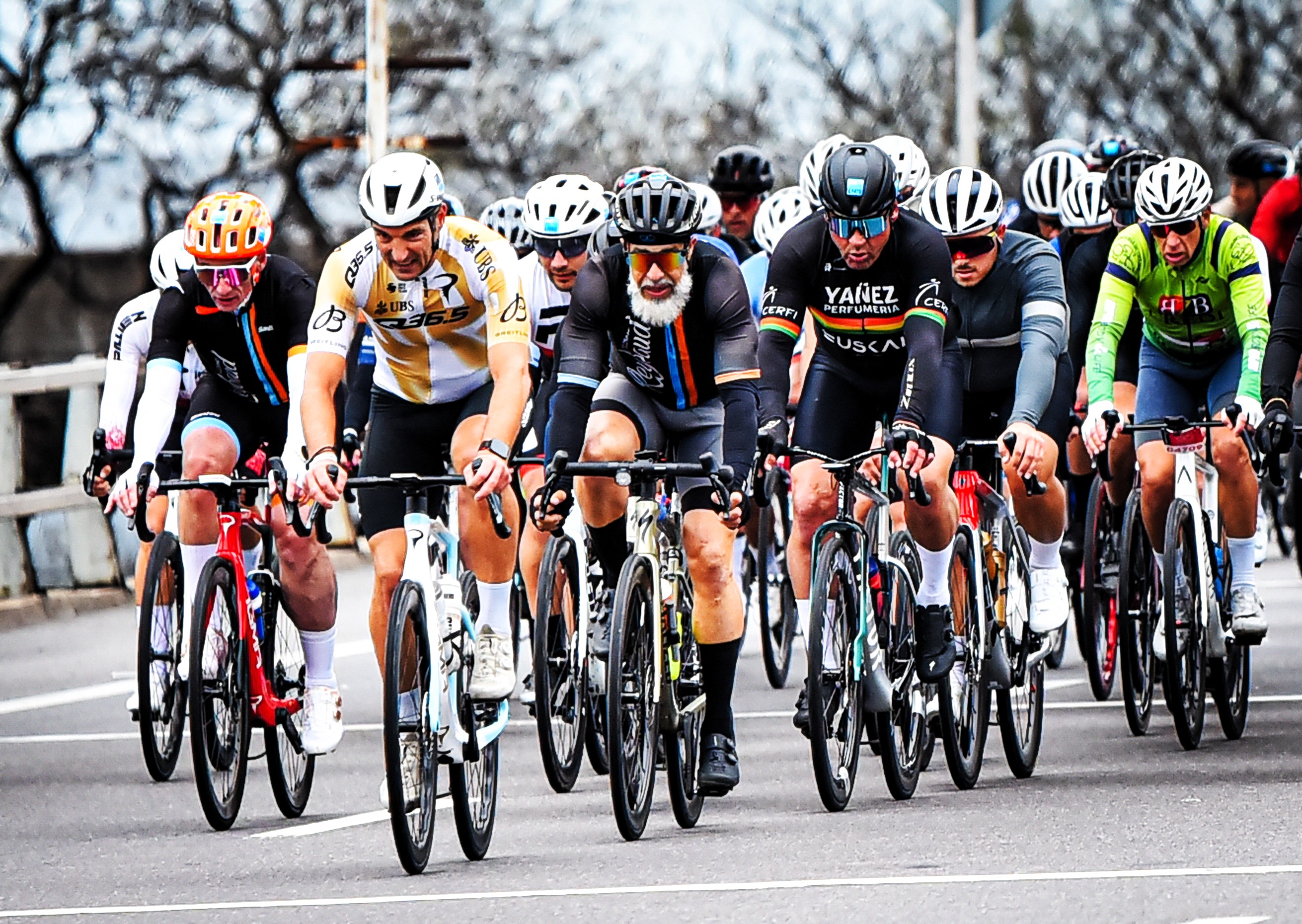 Lionel Scaloni se sumó al Gran Fondo Argentina y pedaleó por las autopistas porteñas