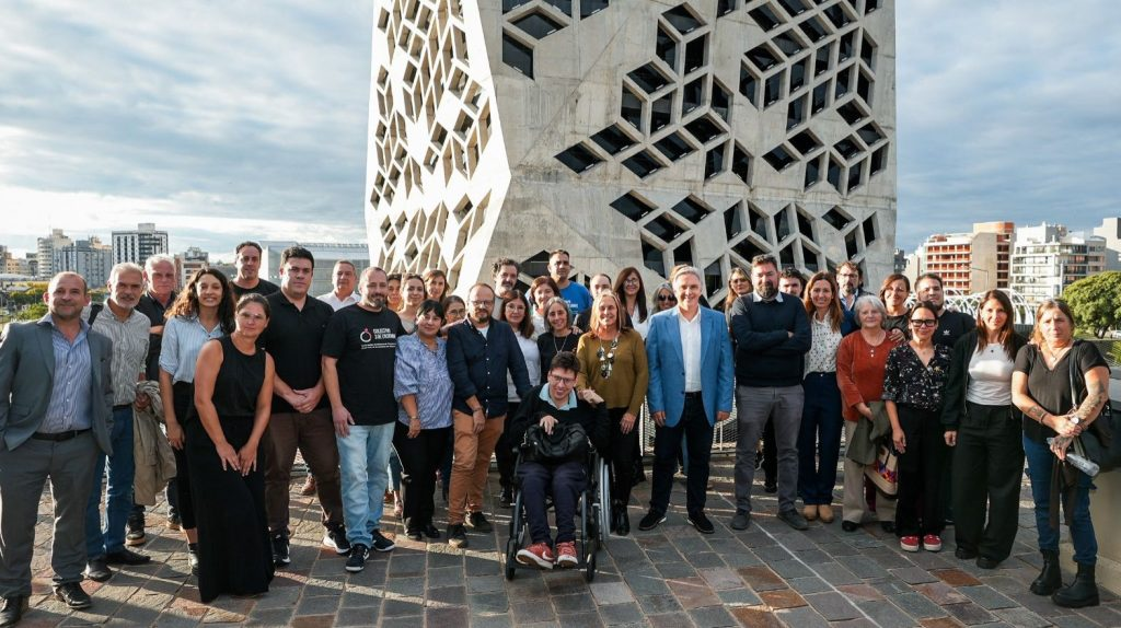 Llaryora dispuso un refuerzo económico para instituciones de discapacidad