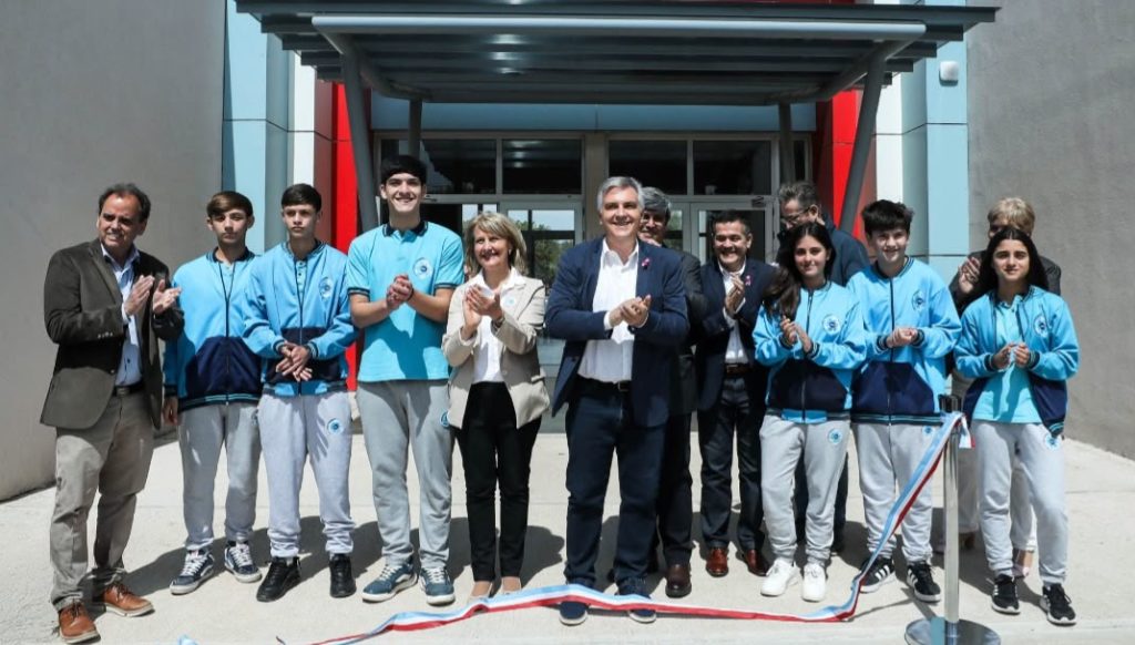 Llaryora estuvo en Mackenna para dejar inaugurada la escuela PROA y distintas obras en el hospital
