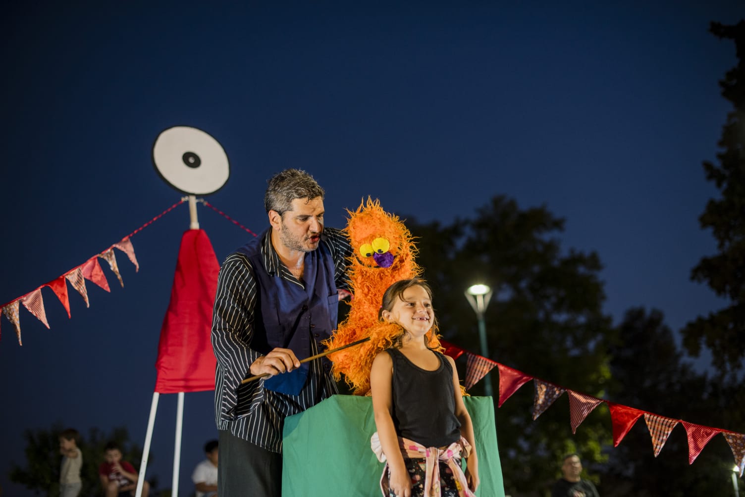 Noche de títeres en la Plaza Sarmiento